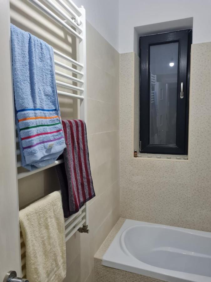 Deluxe 2 Bedroom Apartment With Balcony And Private Parking Bragadiru Esterno foto